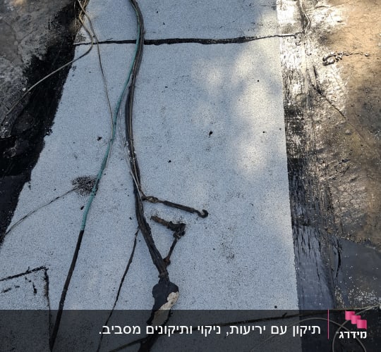 עבודת איטום עם יריעות וחומרים על גג